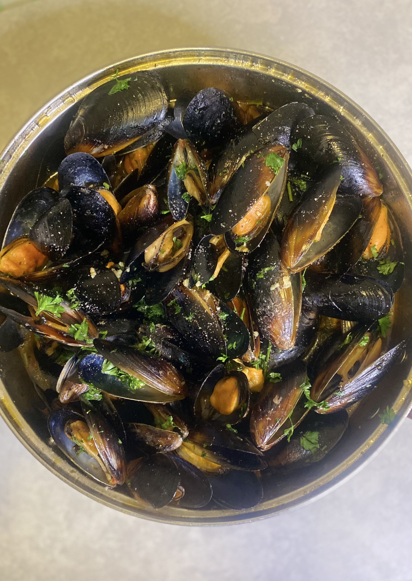 Mussels with Onion and Garlic Sauce - Love of Yum