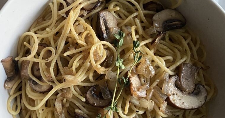 Spaghetti with Mushrooms and Garlic