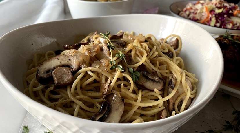 Spaghetti with Mushrooms and Garlic